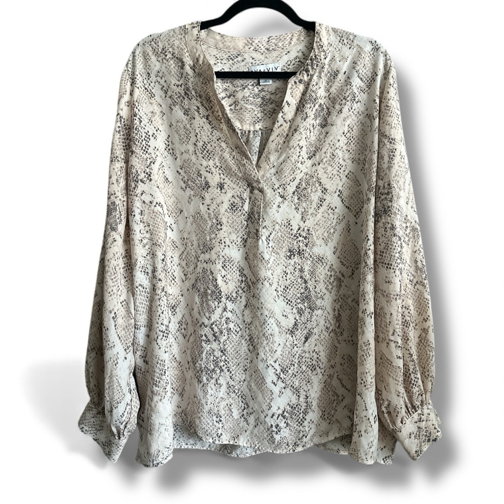 Ava & Viv popover blouse silky soft size 1X